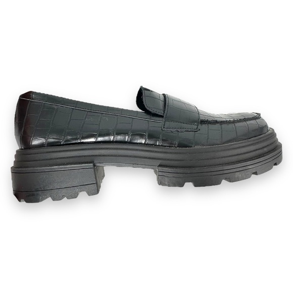 Topshop Alligator Embossed Vegan Leather Lugged Loafers Black Women's 41 (8) NEW - Picture 2 of 9
